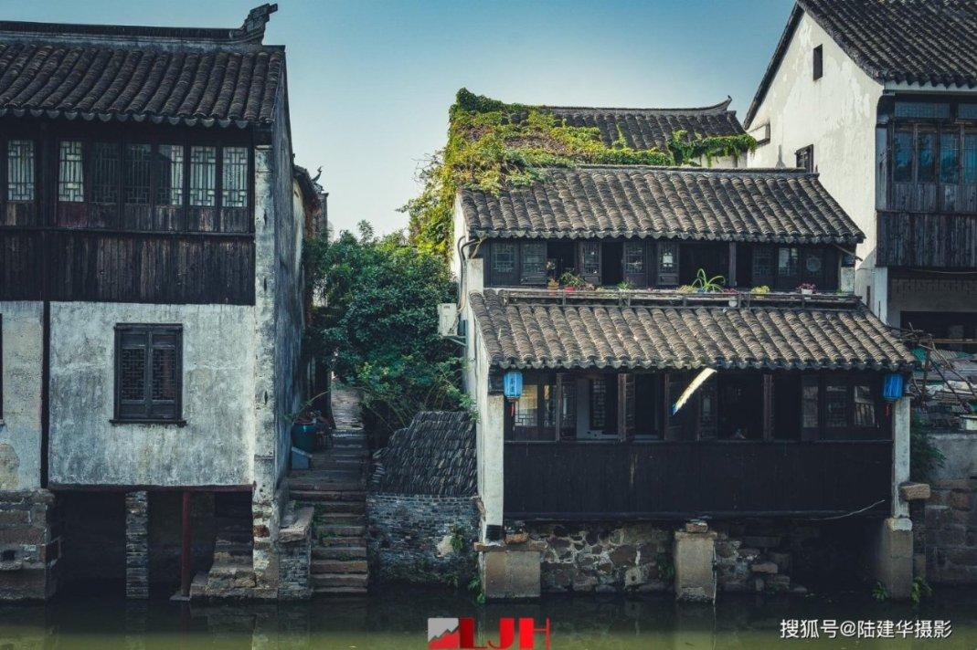 孩子因压力大而患抑郁症，这与家庭氛围有多大的关系？